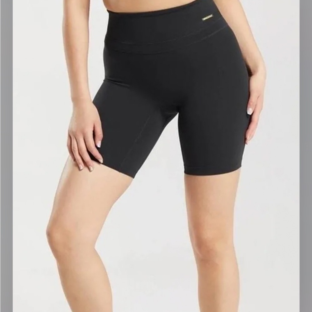 Gymshark X Whitney Simmons Sports Bra & Shorts Set  | Color: black | Size: S
